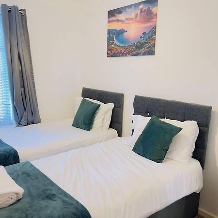 Starview Apartment-Vitoria Lexden Luaran gambar
