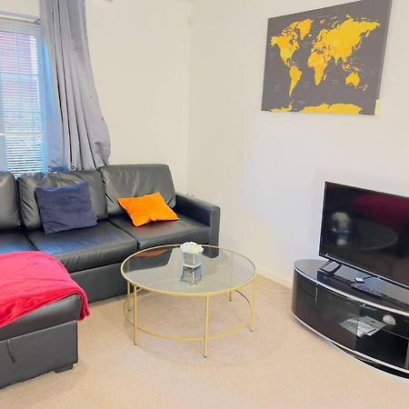 Starview Apartment-Vitoria Lexden Luaran gambar