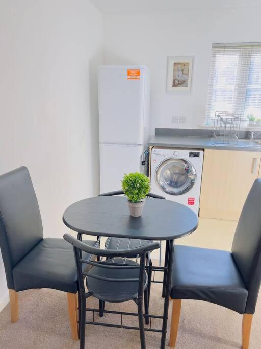 Starview Apartment-Vitoria Lexden Luaran gambar